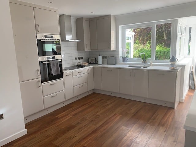 South West Fitted Kitchens Ltd 4 High Gloss Cashmere Slab Kitchen